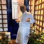 初音鮨 - 見送ってくれる大将！