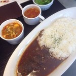 炭火ビストロ ゴーバル - ビーフカレー、ココットカレー(バターチキン)