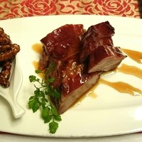 銀座アスター 新宿賓館  - 釜焼き叉焼と飴炊き胡桃の盛り合わせ(1296円)