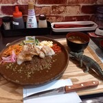 キッチン あずま - ワニカレー。