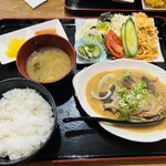 久利多食堂 - どて煮定食