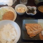 Izakaya Kiraku - B定食（焼魚とコロッケのセット）