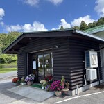 ケンボロー手づくりハム工房 - 工場併設の小さな売店