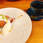 ビストロ カフェ デリ ポキナ369 - 紅茶とケーキ