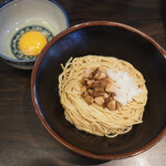 錦糸町中華そば さん式 - そのまま食べられる替え玉（生卵付き）
