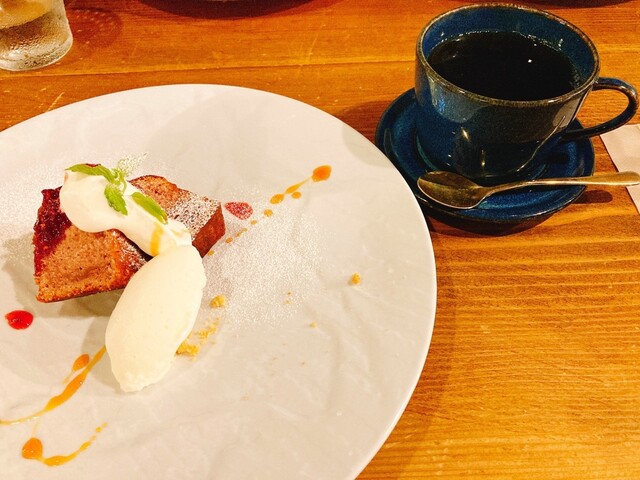 ビストロ カフェ デリ ポキナ369 （Bistro cafe&deli ポキナ369