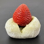 銀花堂 - 2025.08.16 (土)    銀花堂のいちご大福（抹茶）　500円（税込）