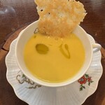 il tram - コーンスープ　→ 底にラビオリが入っている。