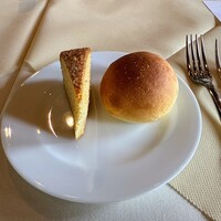 レストランゼルコバ - 塩パンとチーズブレッド