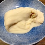 Hakushu - 将豆腐皮盛在盘子里