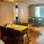 カユ デ ロワ - 2階テーブル席