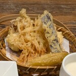 Hakushu - 芝麻豆腐和蔬菜天妇罗