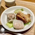 カユ デ ロワ - ランチセット。翡翠餃子・しゅうまい・唐揚げ・ザーサイ・ミニ杏仁豆腐