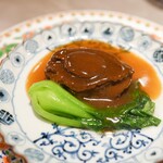 銀座嘉禅 - 岩手吉浜産16頭干し鮑のオイスターソース煮込み