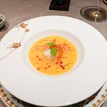 銀座嘉禅 - マンゴーとココナッツムースのスープ仕立て、紅つばめの巣添え