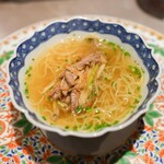 銀座嘉禅 - 広東風焼き鴨と葱のスープヌードル