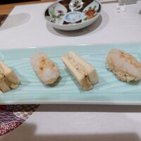 築地 すし Omakase - サンドイッチがあるのが創作系ですね。