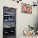 Todo Rico - お店の前