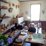 木彫作品が並びます