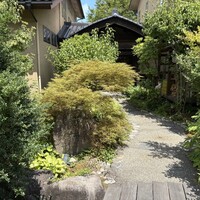 薪の音 - 店の入口
