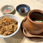 はづ木 - 漢方トシシ入り炊き込みご飯＆烏骨鶏のスープ