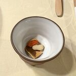 はづ木 - こちらに紹興酒を入れて