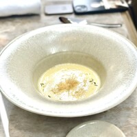 ジャヌ メルカート - トウモロコシの冷製スープ　レモン　マスカルポーネ　タイム