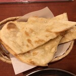 ナマステレストラン - お代わりのナン
