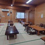 ただおみ温泉 - お座敷の雰囲気。向かいにテーブル席もあります