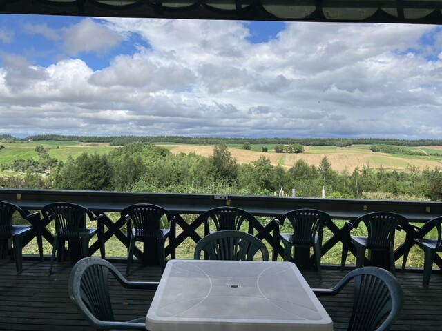 美瑛町の絶景カフェ「Lunch&cafe 風」新星第三で北海道グルメ