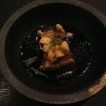 海乃 - 豚の揚げ出し　豚の美味しさはもちろんですが、上のリンゴと豚の相性が素晴らしかったです。