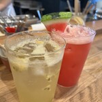 ロス タコス アスーレス - パッションフルーツとスイカのアグアブレスカス