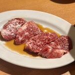 炭火焼肉ホルモン まるは - 