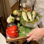 JINBO MINAMI AOYAMA - 次に使われる食材。鮎､白茄子､赤パプリカ､アボカド等…