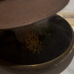 JINBO MINAMI AOYAMA - テーブルで蓋を開けます。