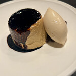 Claro - スペイン風プリン　青バナナアイス添え