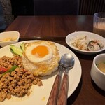 Bangkok Night - ガパオライス