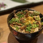 一心 - せせりの炭火焼き丼(税込858円)