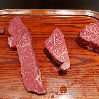 六角堂 - 輸入牛Bコースロース肉と追加国産牛ヒレ肉そして黒毛和牛ヒレ肉