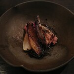 海乃 - 葱と鴨の一品　葱が主役。甘さとちょっとした苦味と辛みに強い力を感じる。鴨も旨みと香ばしさが両立していました。素晴らしい一品でした。