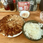 ら～めん石狩 - 餃子20個とライス