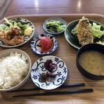 ソラノシタ - メインが２品選べる定食（「あべ鶏の唐揚げ」と「生アジフライ」を選択）：１０７８円、アジフライがめちゃくちゃ美味しい！