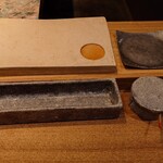 特選髙坂鶏 克つ鳥 - カウンター