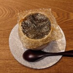 特選髙坂鶏 克つ鳥 - 自家製プリンの上に作り立ての抹茶のわらび餅