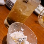 しゃぶしゃぶ×居酒屋 ウエチャベ - 塩昆布焼酎割りサワー、お通し