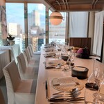 VANKA - 白基調の店内