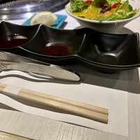 黒毛和牛焼肉きっしゃん 北新地店 - 醤油、胡麻醤油、胡麻味噌だれ