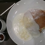 ラナイカフェ イオンモール木曽川店 - ココナッツクリームのパンケーキ