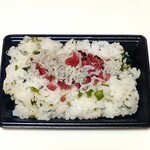 クックデリ御膳 - 料理写真:梅と国産しらすご飯（322円）
