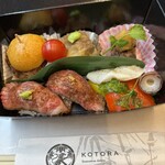 備長炭焼肉としゃぶしゃぶ 仔虎 - 特別ことら弁当　これは載せねば